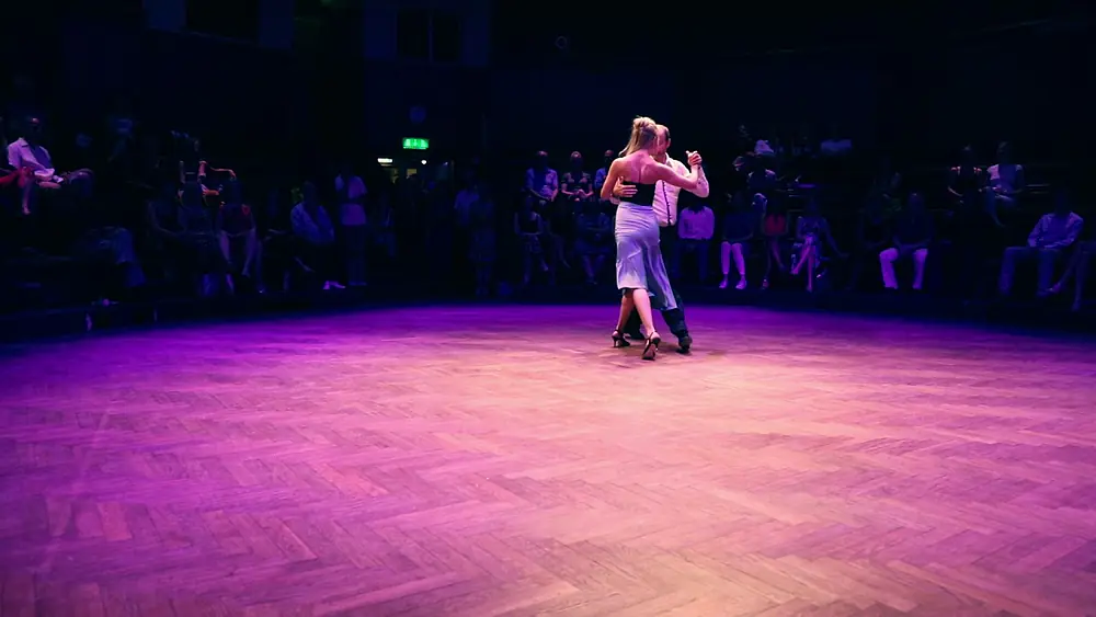 Video thumbnail for Linnéa Andersson and Daniel Carlsson - Elegante Papirusa by Miguel Calo