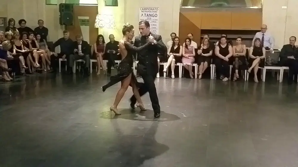 Video thumbnail for Laila Rezk y Leandro Oliver - Tango Tradición Lecce - 17 Marzo 2018 4-4