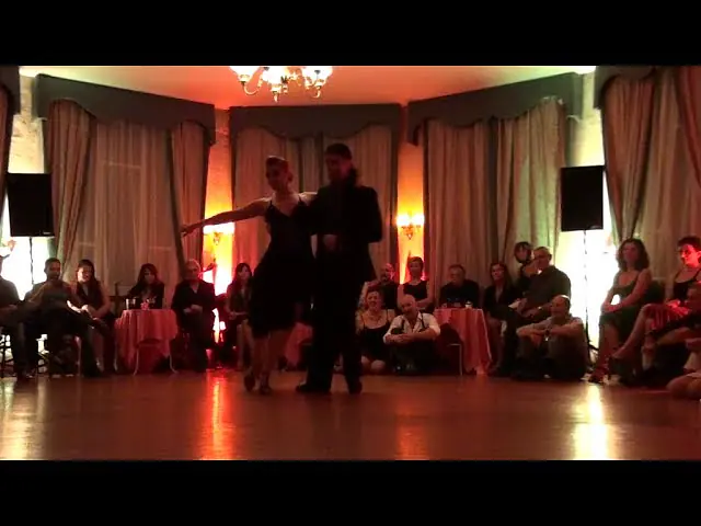 Video thumbnail for Ariadna Naveira y Fernando Sanchez - "Mano Brava"