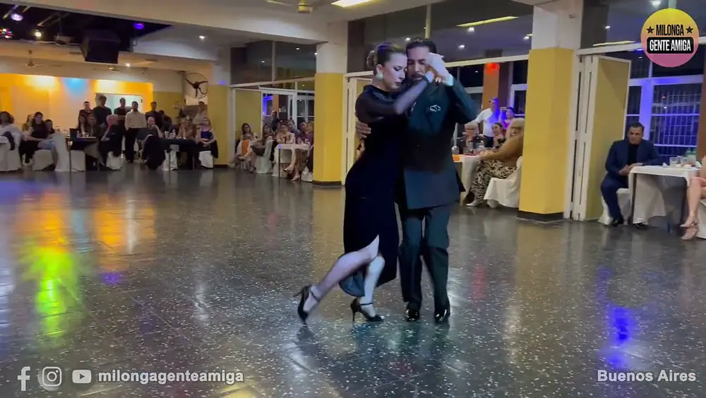 Video thumbnail for Jose Luis Salvo y Carla Rossi - Milonga Gente Amiga - 15/OCT/2023 (2/3)