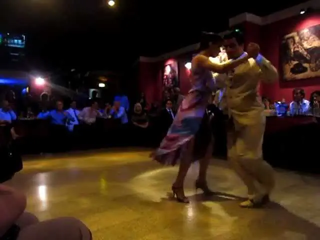 Video thumbnail for Roxana Suarez & Sebastian Achaval - Pocas Palabras (2/4)