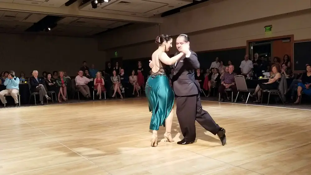 Video thumbnail for Maureen & Carlos Urrego - performance at Dream Tango Festival on May 25, 2019 (1 of 2)