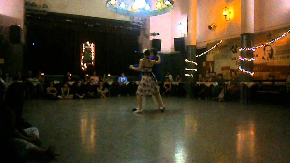 Video thumbnail for Lorena Mosele y Rafael Mendaro en El Motivo Tango, 17/12/2012