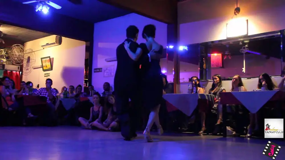 Video thumbnail for AYELEN URRITIA Y MARTIN VICENTE en el Tango Club Milonga 03/03