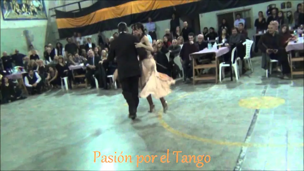 Video thumbnail for LORENA ERMOCIDA y PANCHO MARTINEZ PEY Bailando la Milonga LA MULATEADA en LA MILONGA DEL MORAN
