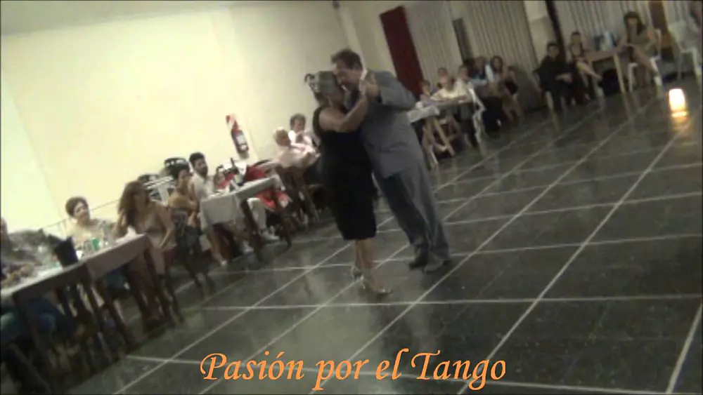 Video thumbnail for MARIA del CARMEN ROMERO y JORGE DANIEL DISPARI Bailando la MILONGA DE LOS FORTINES en FLOREAL
