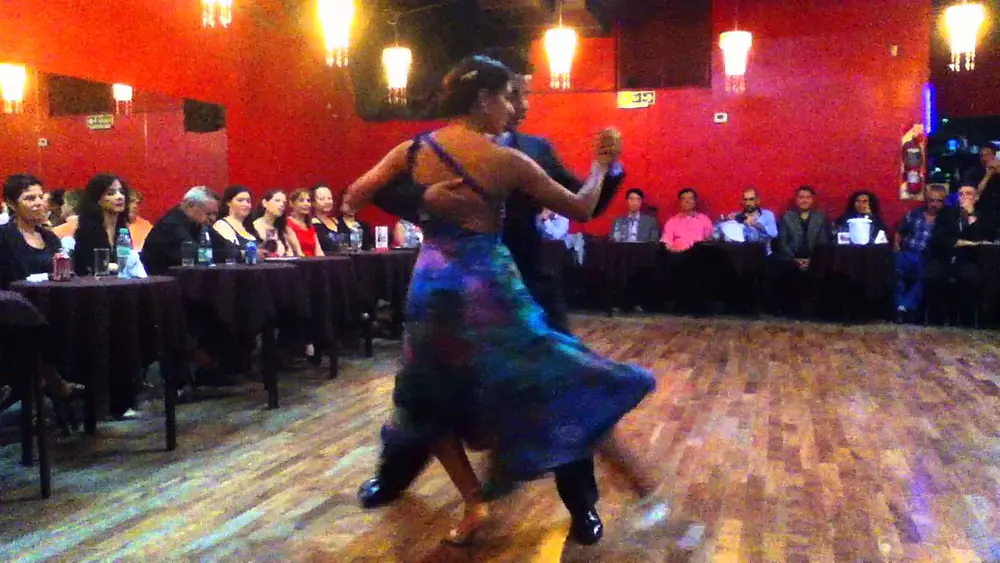 Video thumbnail for Bailaron Roxana Suárez & Sebastian Achaval, en Milonga de los domingos. Part.2 - 13/03/16