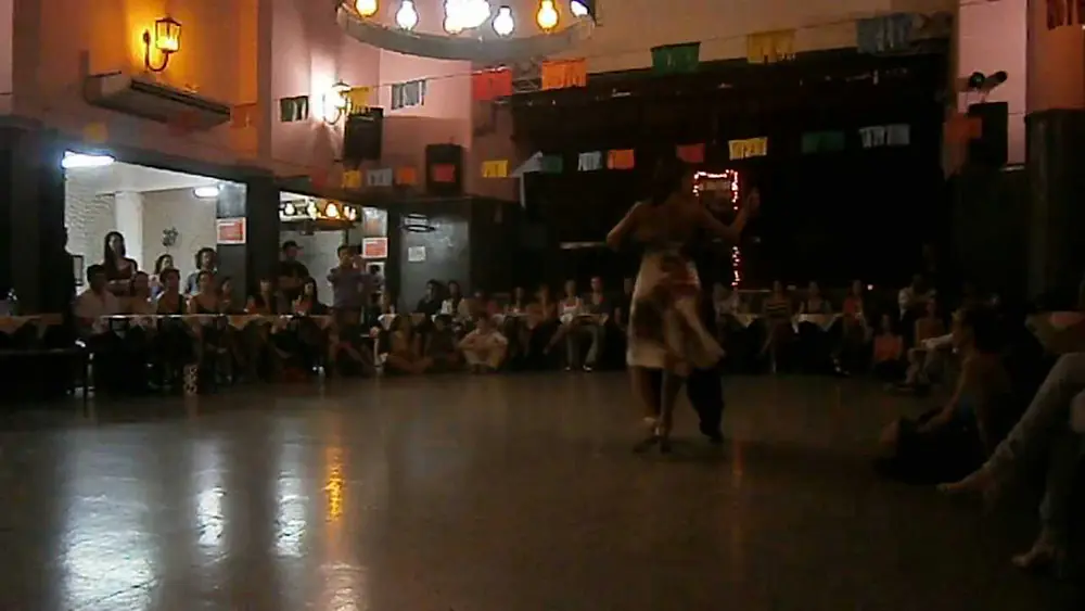 Video thumbnail for Karina Colmeiro y Sebastian Arrua en El Motivo Tango, 7/1/2013