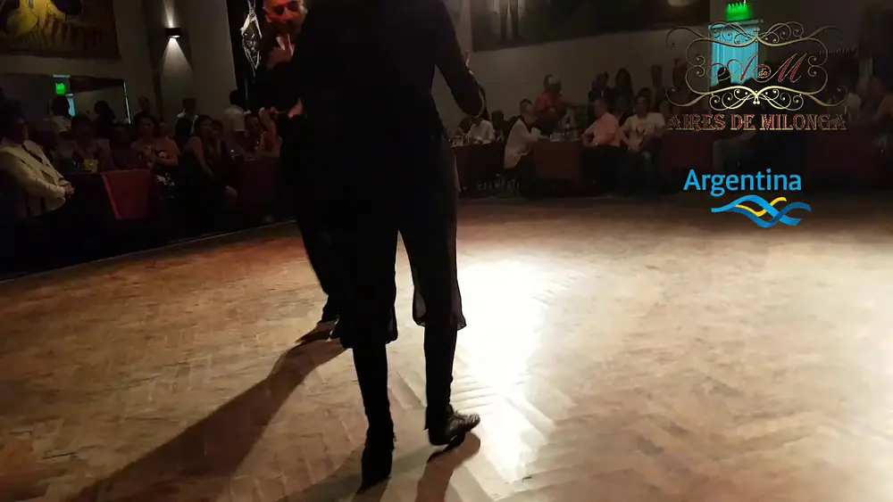 Video thumbnail for Tono de humor en el tango. Mariana Flores, Eduardo Cappussi