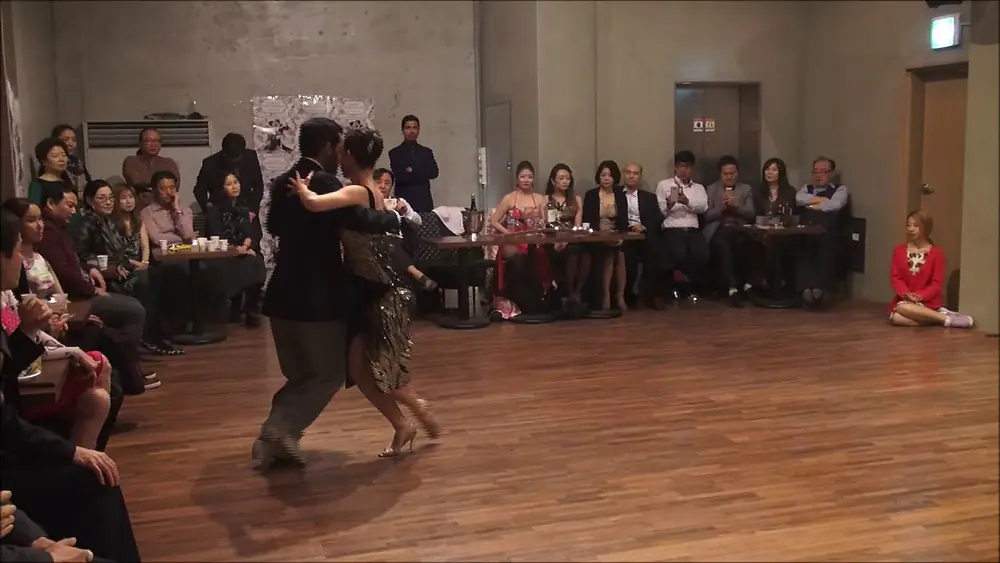 Video thumbnail for Seoul Tango Carnaval Grand Milonga: Sebastian Acosta y Laura D'Anna  1