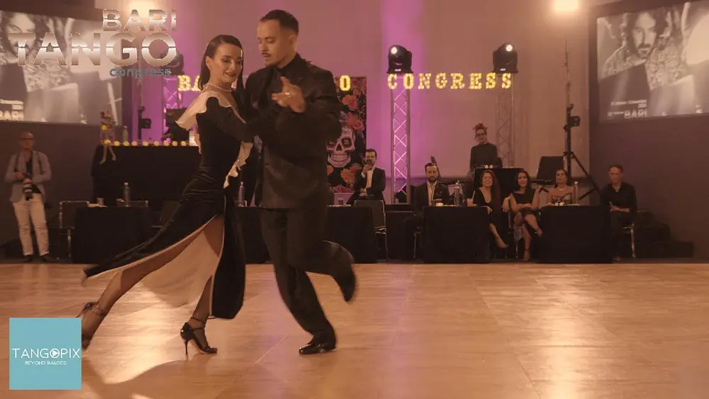 Video thumbnail for BARI TANGO CONGRESS '24 - Julián Vilardo & Laia Barrera dance Juan D'Arienzo - Milonga del Recuerdo