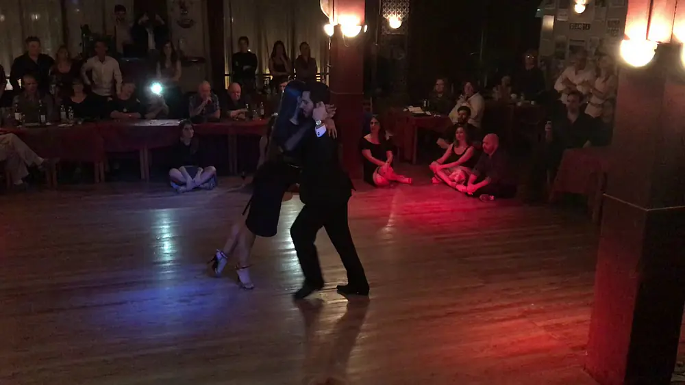 Video thumbnail for Natasha Lewinger y Haris Mihail - 1 "Para Dos"