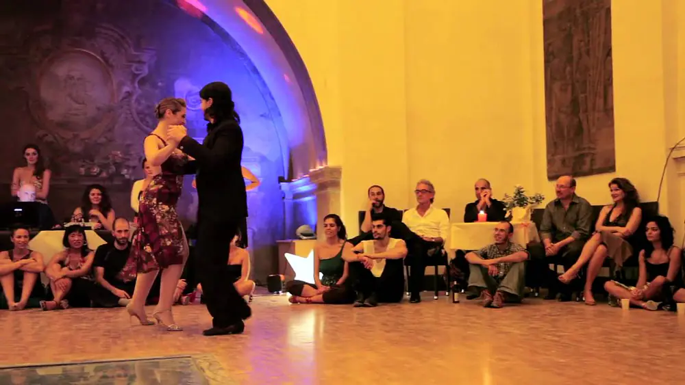 Video thumbnail for Ariadna Naveira e Fernando Sanchez alla Milonga Sì - Milonga - 29.10.2013