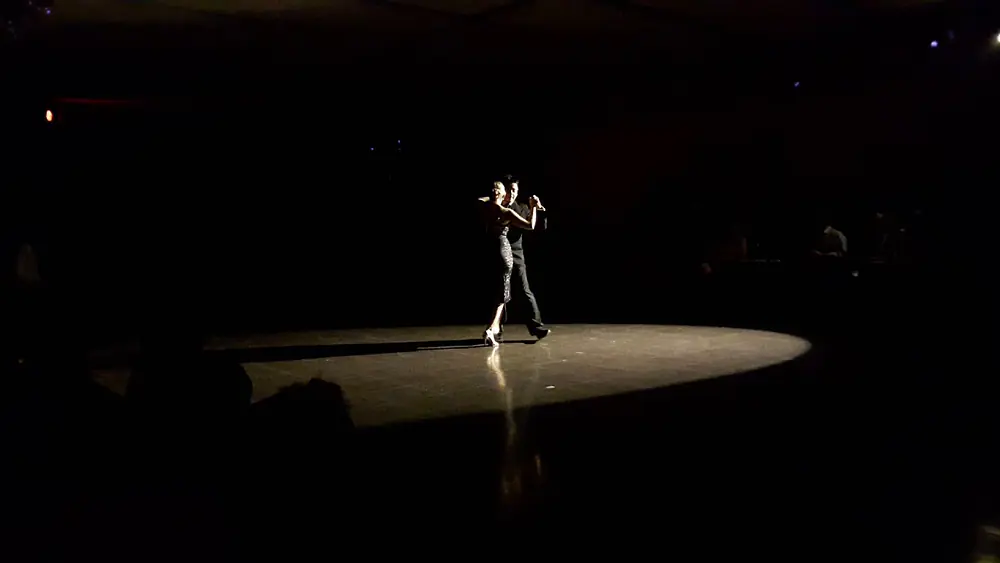 Video thumbnail for Carlos Espinosa y Noelia Hurtado bailan Sábado Inglés con la orquesta de Juan Maglio en La Viruta