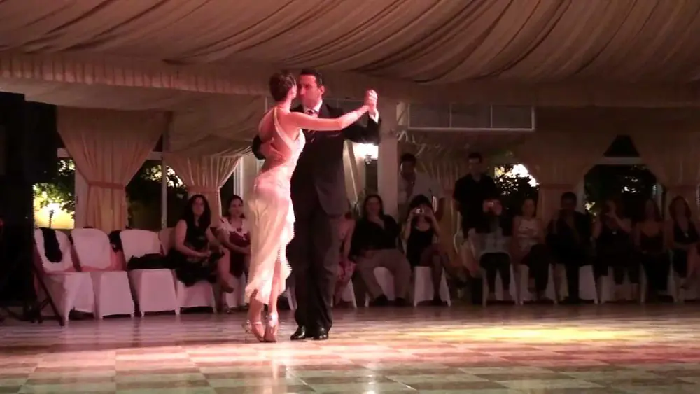 Video thumbnail for Diego Escobar y Angi Staudinger  -  "Arrabal"