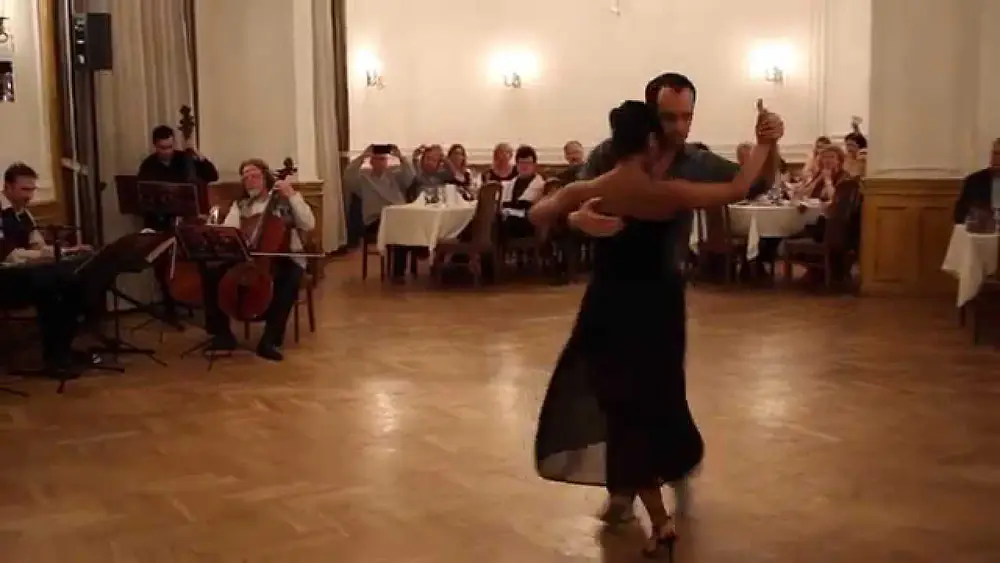 Video thumbnail for Milongueando en el 40 - Pablo Rodriguez & Corina Herrera - Tango Harmony