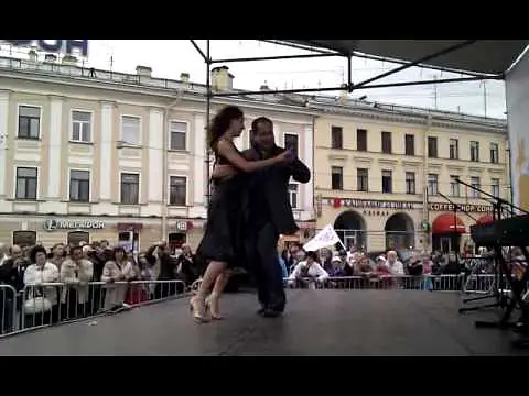Video thumbnail for Alexey Roschektaev and Liliya Galiullina (2) vals. St.Petersburg City Day (29 May 2010)