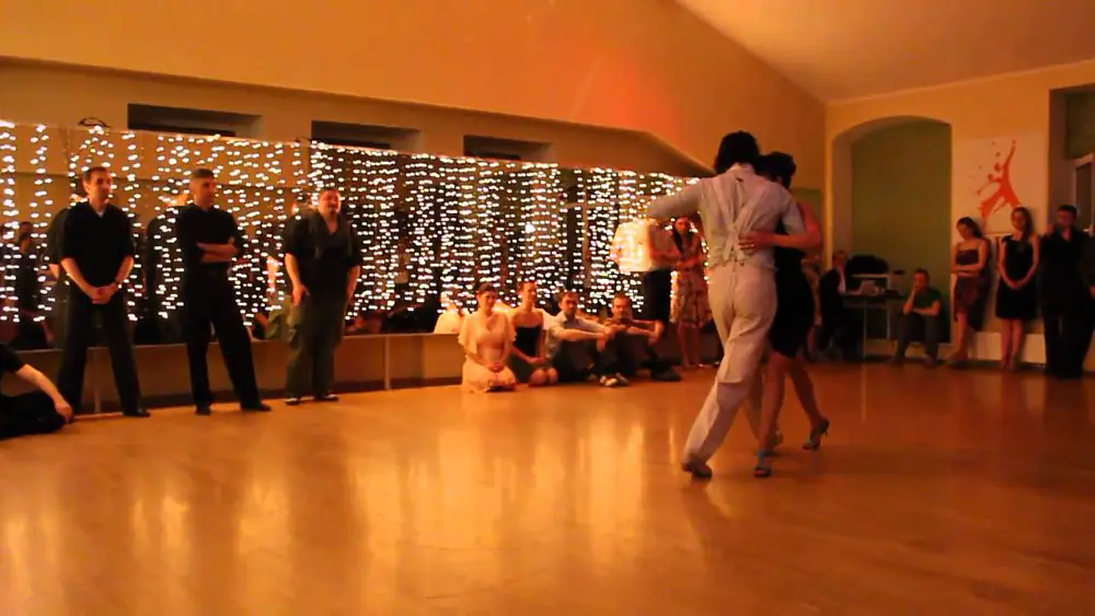 Video thumbnail for Gustavo Guarnieri y Gabriela Perea Demichellis, milonga Ihorevska, Kiev, 2