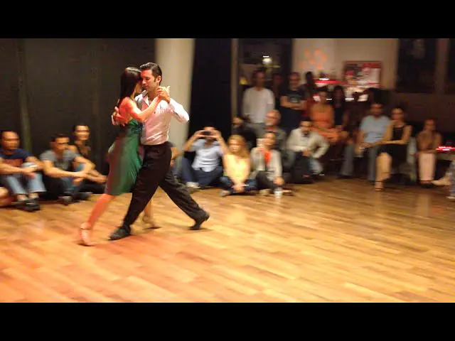 Video thumbnail for Pelin & Miguel Calvo - Tango improvisation: "El Puntazo" (Juan D' Arienzo)