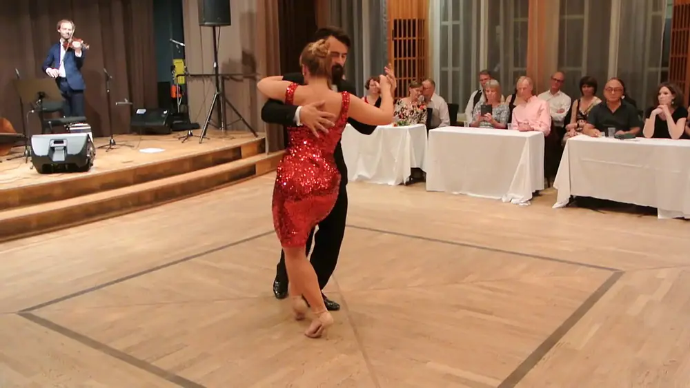 Video thumbnail for Maja Petrović  & Marko Miljević  - "El último café" - Solo Tango Orquestra