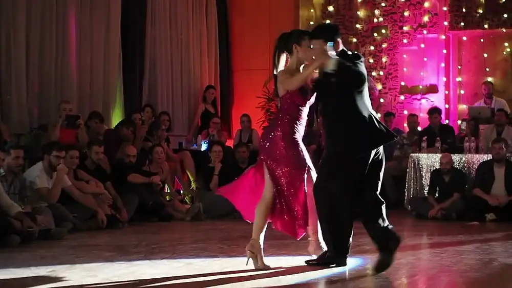 Video thumbnail for Carlitos Espinoza & Agustina Piaggio 3/5