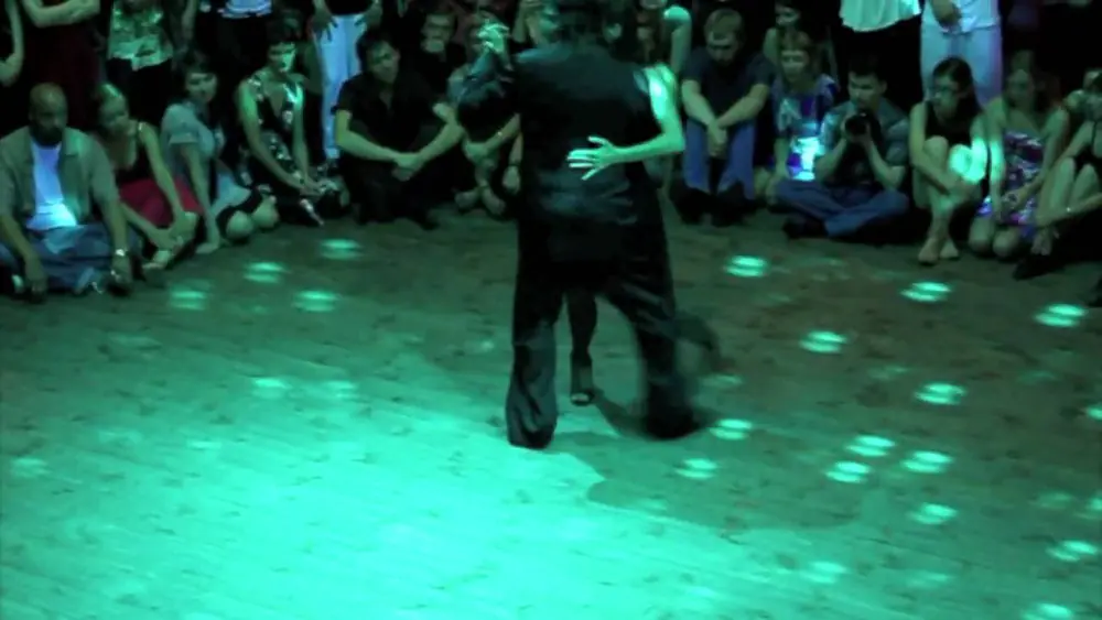 Video thumbnail for Diego Riemer y Maria Belén Giachello bailan en el Moscow Milonguero's nights Tango Festival 2009