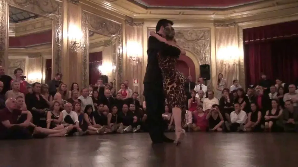 Video thumbnail for Javier Rodríguez y Noelia Barsi- "Que falta que me hacés"
