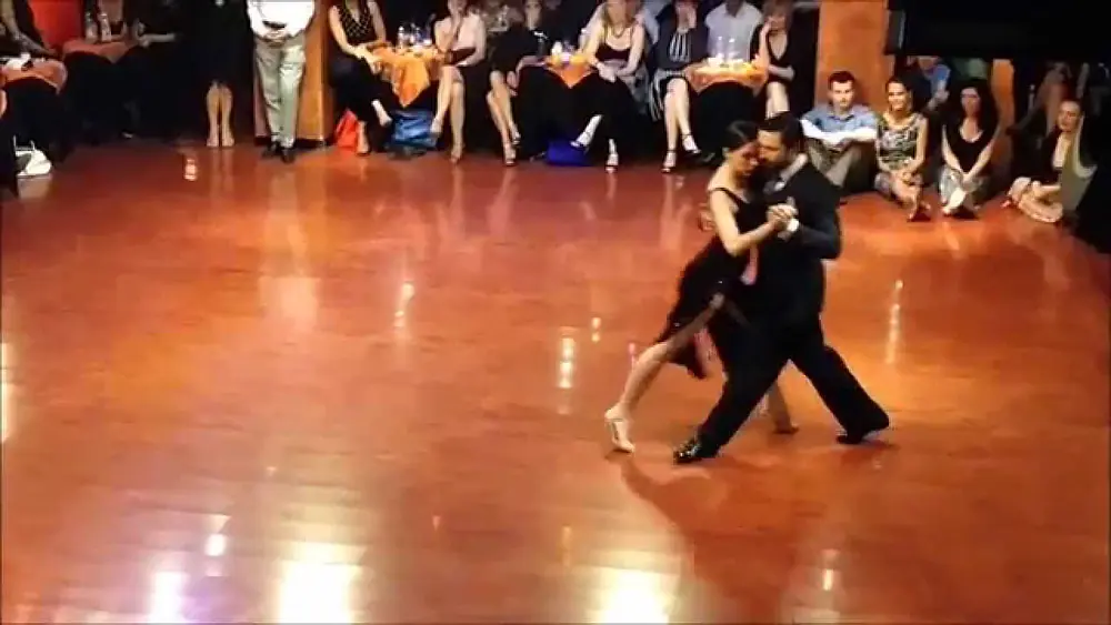 Video thumbnail for Diego Amado y Isabella Fusi a La Mariposa
