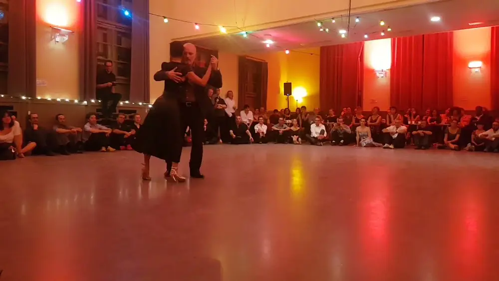 Video thumbnail for Yailet  Suarez  e Alberto  Colombo. Tango "No nos veremos  nunca" Juan D'Arienzo