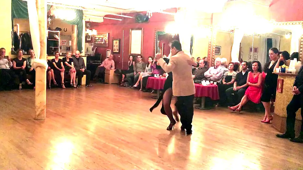 Video thumbnail for Eddy Hernandez & Tamara Bisceglia (30), improvising a Vals at Domingo Tango Club, NY (2/3)