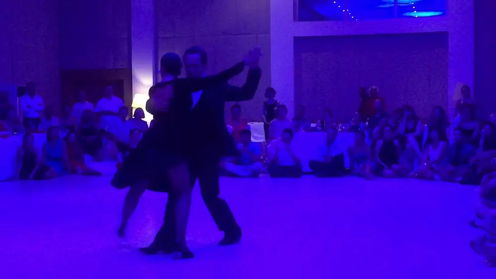 Video thumbnail for Ezequiel Paludi y Geraldin Rojas bailan dos Tangos