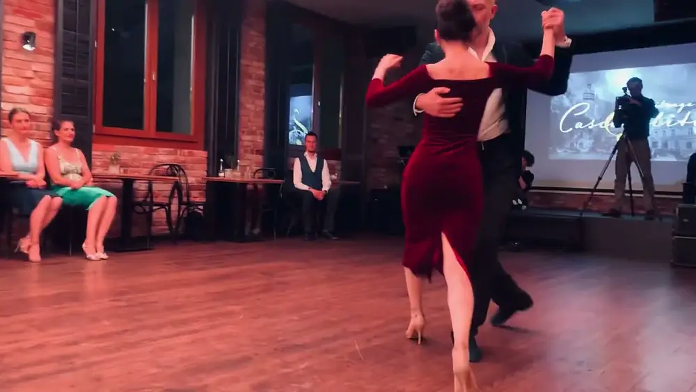 Video thumbnail for Joanna Jabłońska & Piotr Bochiński milonga Cascabelito 1/4