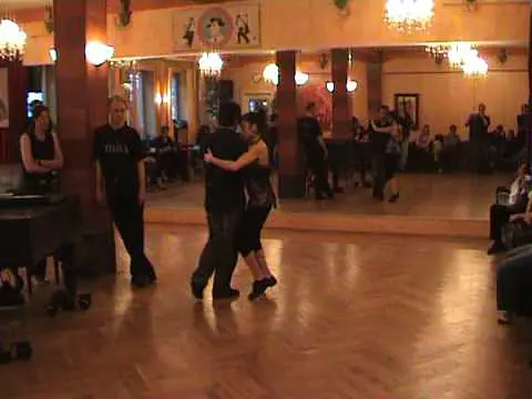 Video thumbnail for Tango Argentino práctica Karin Solana y Gustavo Vidal 03.06.2009