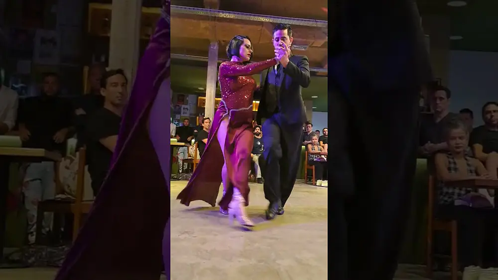 Video thumbnail for Roxane Camargo & Giuliano Calvimonte - El Último Café (1/3)
