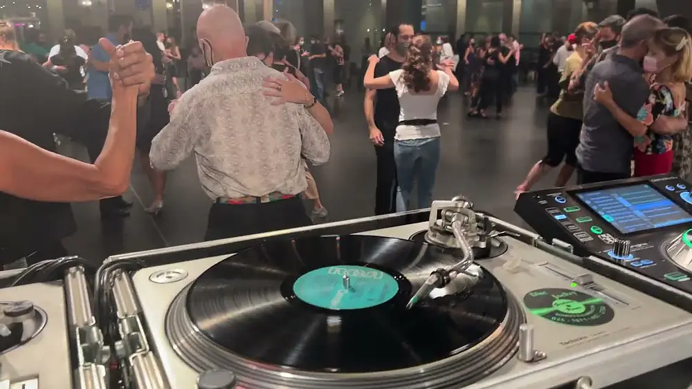 Video thumbnail for Tango .Gustavo Rosas. DJ GUS. Vinilos en el Centro Cultural Kirchner.Marzo 2021.Bs As.Argentina.
