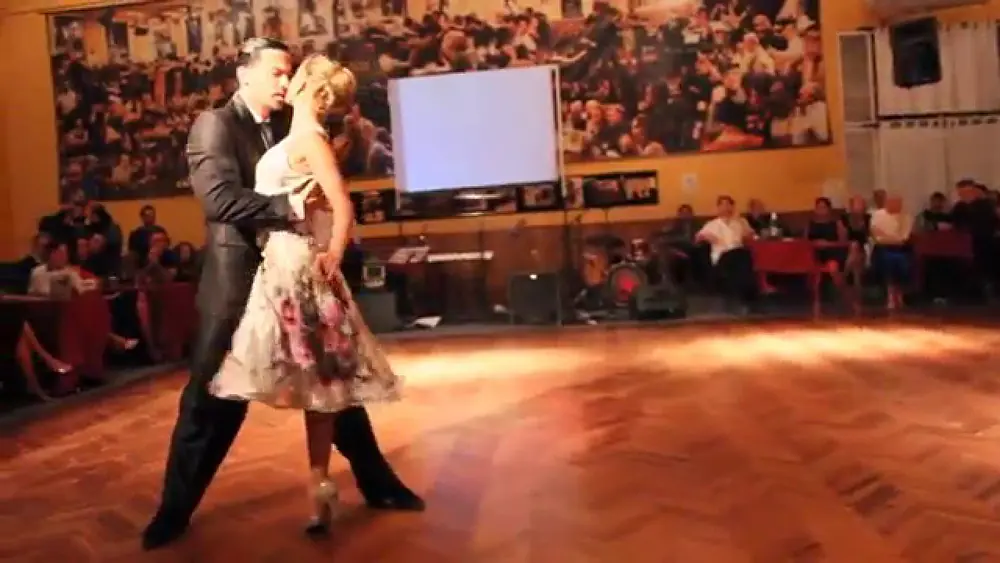 Video thumbnail for Mauro Caiazza y Carolina Giannini en Milonga Parakultural