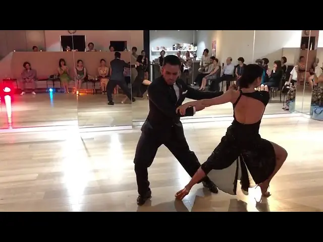 Video thumbnail for Edison Chaves y Midori Asai Milonga Melodia "Loca"2019/10/13