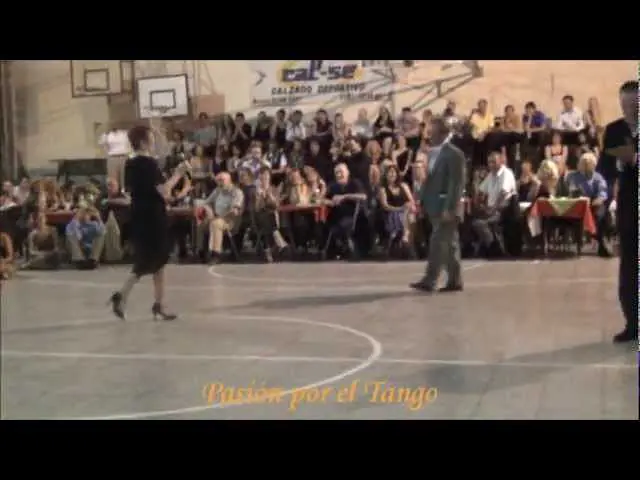 Video thumbnail for MARIA NIEVES y PANCHO MARTINEZ PEY bailando la milonga DE ANTAÑO en la MILONGA MALENA de SUNDERLAND