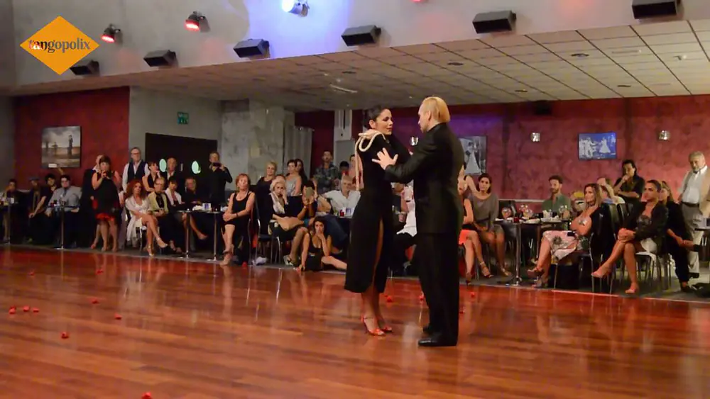 Video thumbnail for 2/3 - Hugo Mastrolorenzo & Agustina Vignau @ Tango Etnico