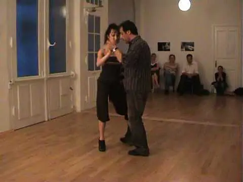 Video thumbnail for Tango Argentino clase Karin Solana y Gustavo Vidal 02.06.2009 - Milonghero