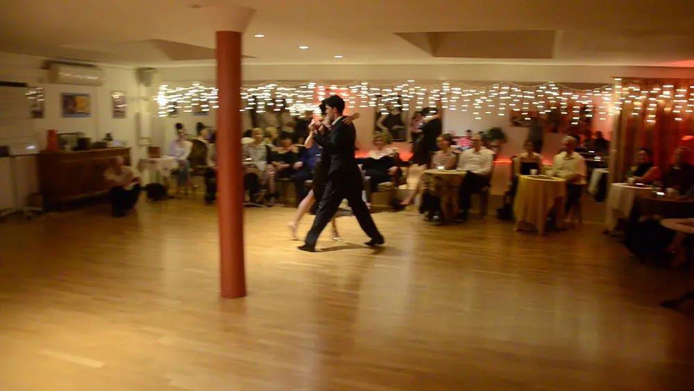 Video thumbnail for Maria Casán & Pablo Ávila: Vals @ Tangoloft Vienna 2/2