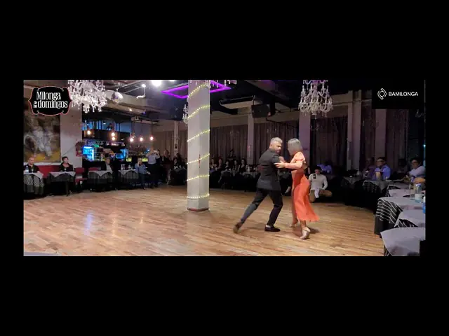 Video thumbnail for Claudio Gonzalez y Julia Hiriart Urruty - Milonga de los Domingos 24 de abril - 1/3