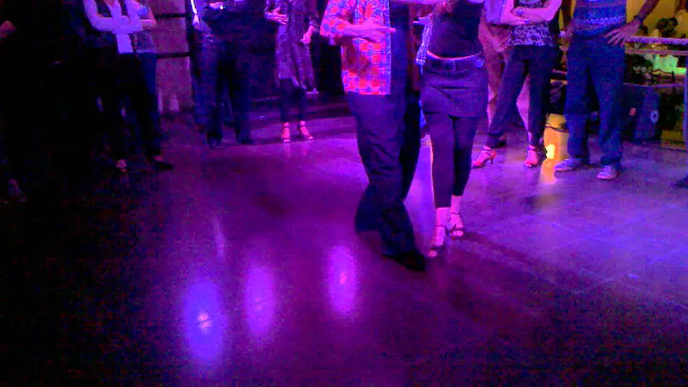 Video thumbnail for Daniela Roig y Hernán Prieto, Clase de tango en La Viruta (28-07-2011)