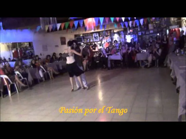 Video thumbnail for LUCILA BARDACH y MARCELO LAVERGATA Bailando la Milonga SACACHISPAS en la Milonga CHE PAPUSA