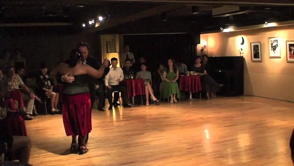 Video thumbnail for Jorge Díspari y María del Carmen Romero dance "Tigre viejo"