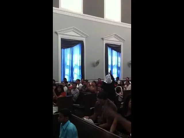 Video thumbnail for Rosa Perez ministrando en una Iglesia Centro Americana