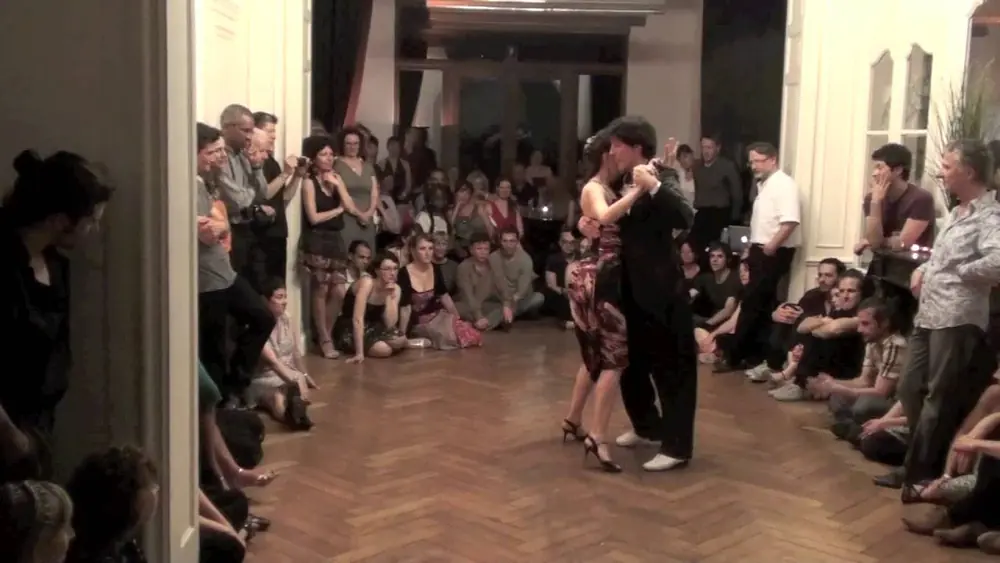 Video thumbnail for Mariana Patsarika y Dimitris Biskas_Jueves_SLM_20130508