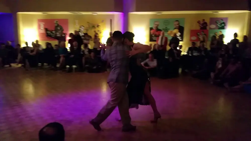 Video thumbnail for Argentine tango: Virginia Pandolfi and Jonathan Aguero - La naranja nació verde