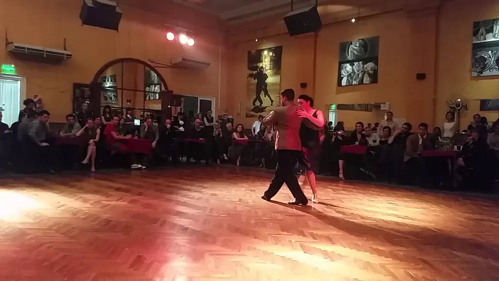 Video thumbnail for Fernando Sanchez y Ariadna Naveira en Soho Tango - Rie Payaso