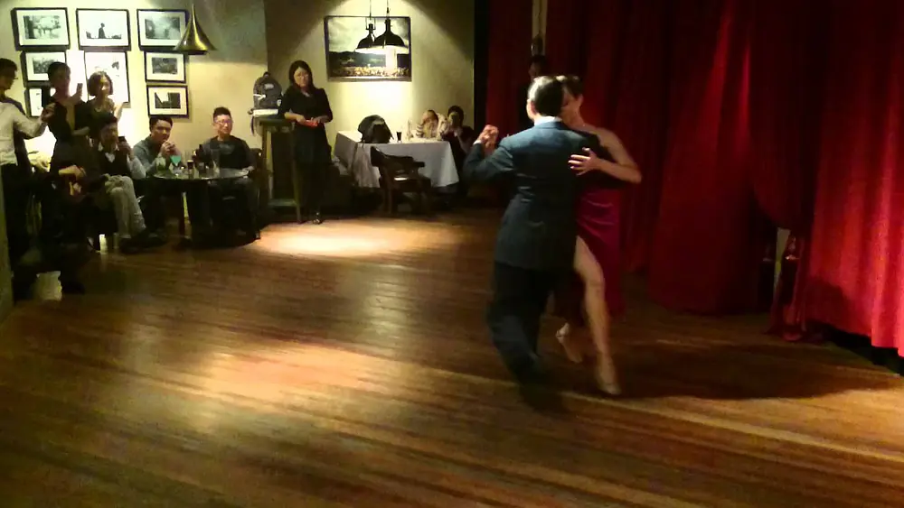 Video thumbnail for Ella es así (Milonga)- Fernanda Grosso & Alejandro Ferreyra